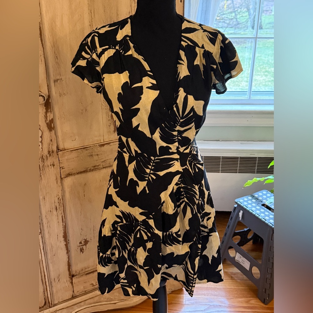 XIX Palms Print Mini wrap dress. NWT. Black. Size Meduim. Resort, beach